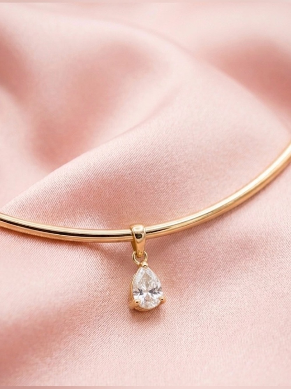 NWT ⚜️💎⚜️ Piper K Cubic Zirconia
Gold Choker Necklace with Teardrop Pendant